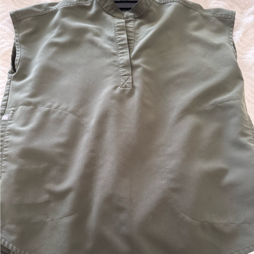 Rafaela Oversized Scrub Top™ xxs olive green EUC